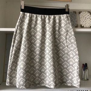 White and black a-line skirt. Size S.